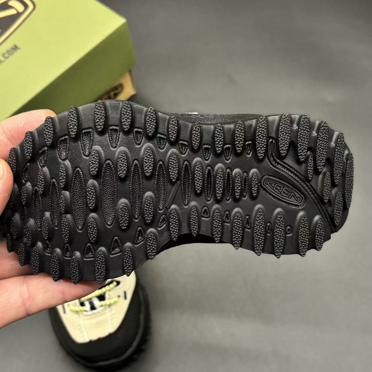 Children's shoes child